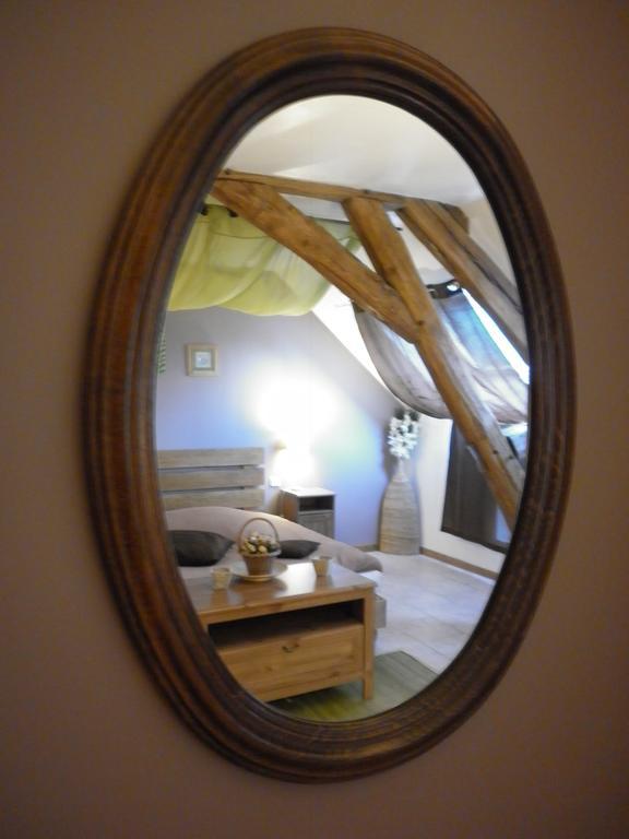 La Chartreuse Hotel Poilly-sur-Tholon Kamer foto