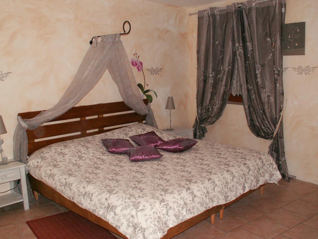 La Chartreuse Hotel Poilly-sur-Tholon Kamer foto