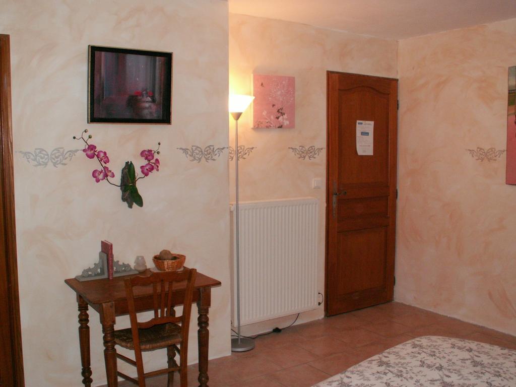 La Chartreuse Hotel Poilly-sur-Tholon Kamer foto