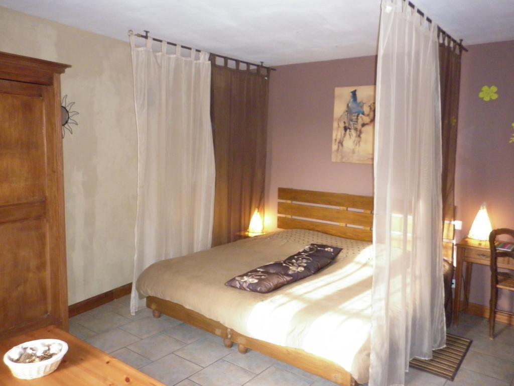 La Chartreuse Hotel Poilly-sur-Tholon Kamer foto