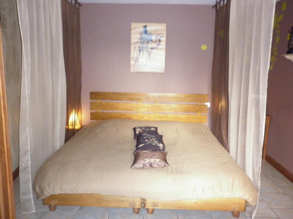 La Chartreuse Hotel Poilly-sur-Tholon Kamer foto