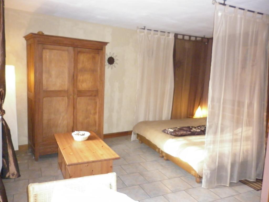 La Chartreuse Hotel Poilly-sur-Tholon Kamer foto