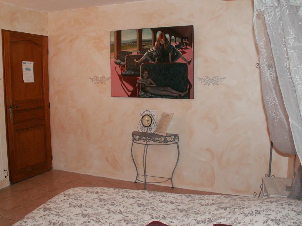 La Chartreuse Hotel Poilly-sur-Tholon Kamer foto