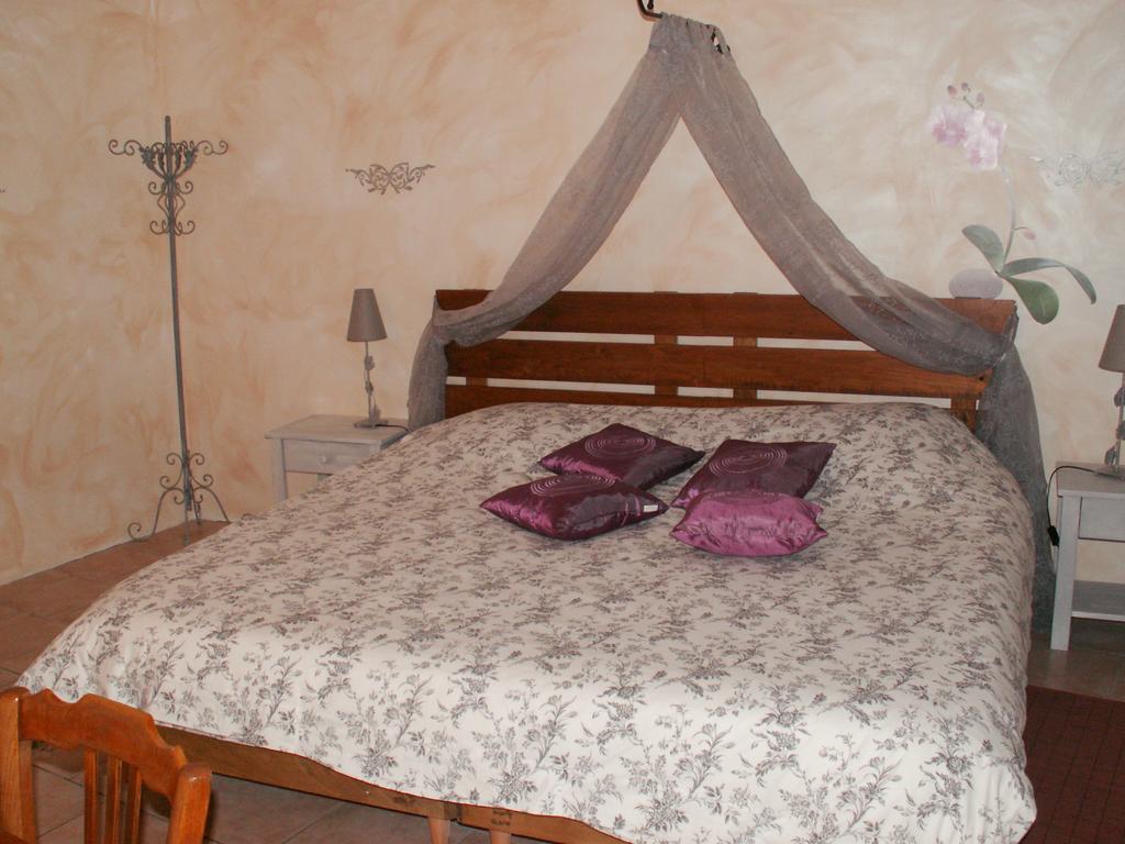 La Chartreuse Hotel Poilly-sur-Tholon Kamer foto